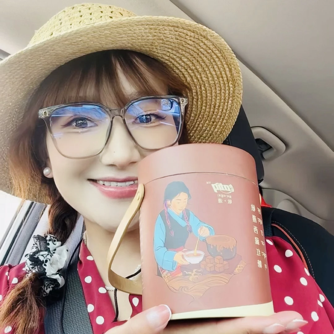 博溶尕玛。 玻璃瓶。