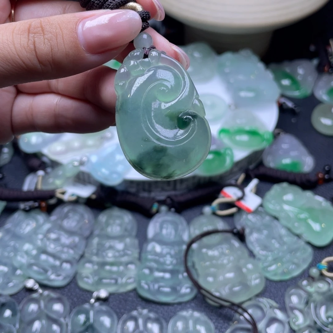 颈饰未镶嵌翡翠