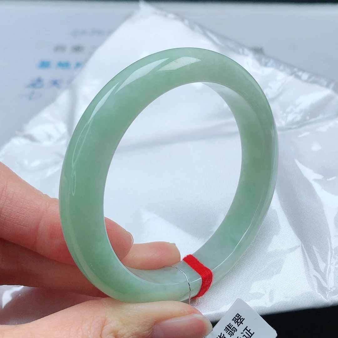 翡翠手镯未镶嵌55圈