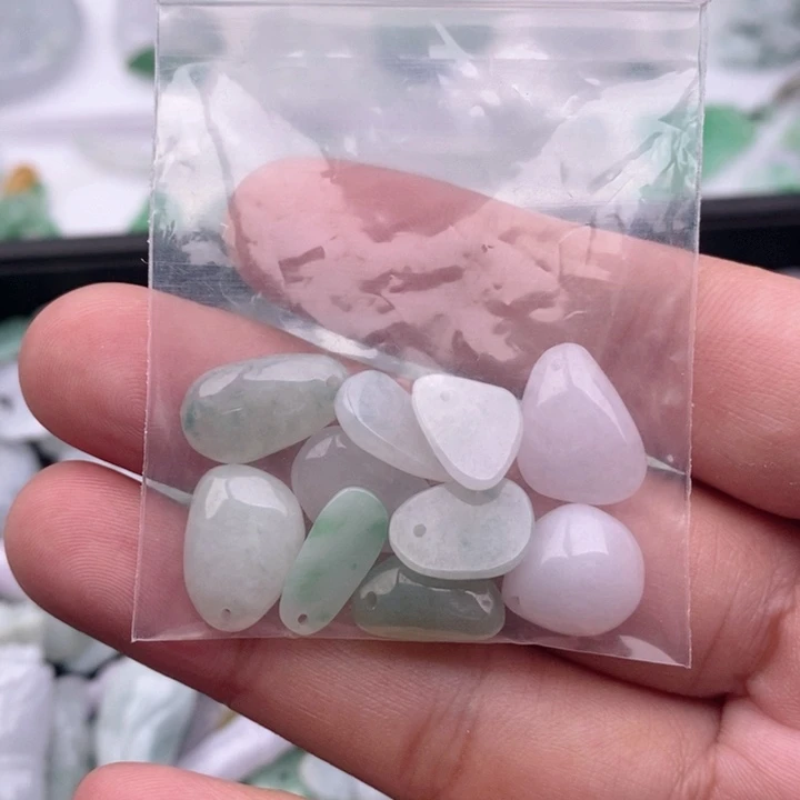 苏***歌吊坠(不含链)未镶嵌翡翠