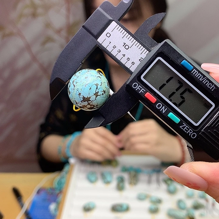 未镶嵌绿松石原矿