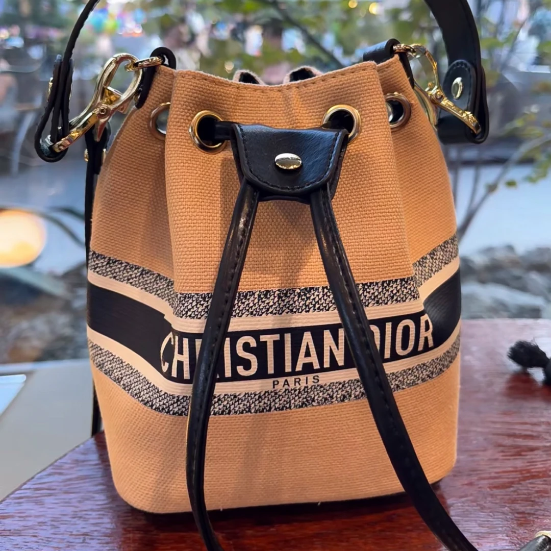 专题积分礼赠   D  r化妆包收纳包改造款 米色抽绳