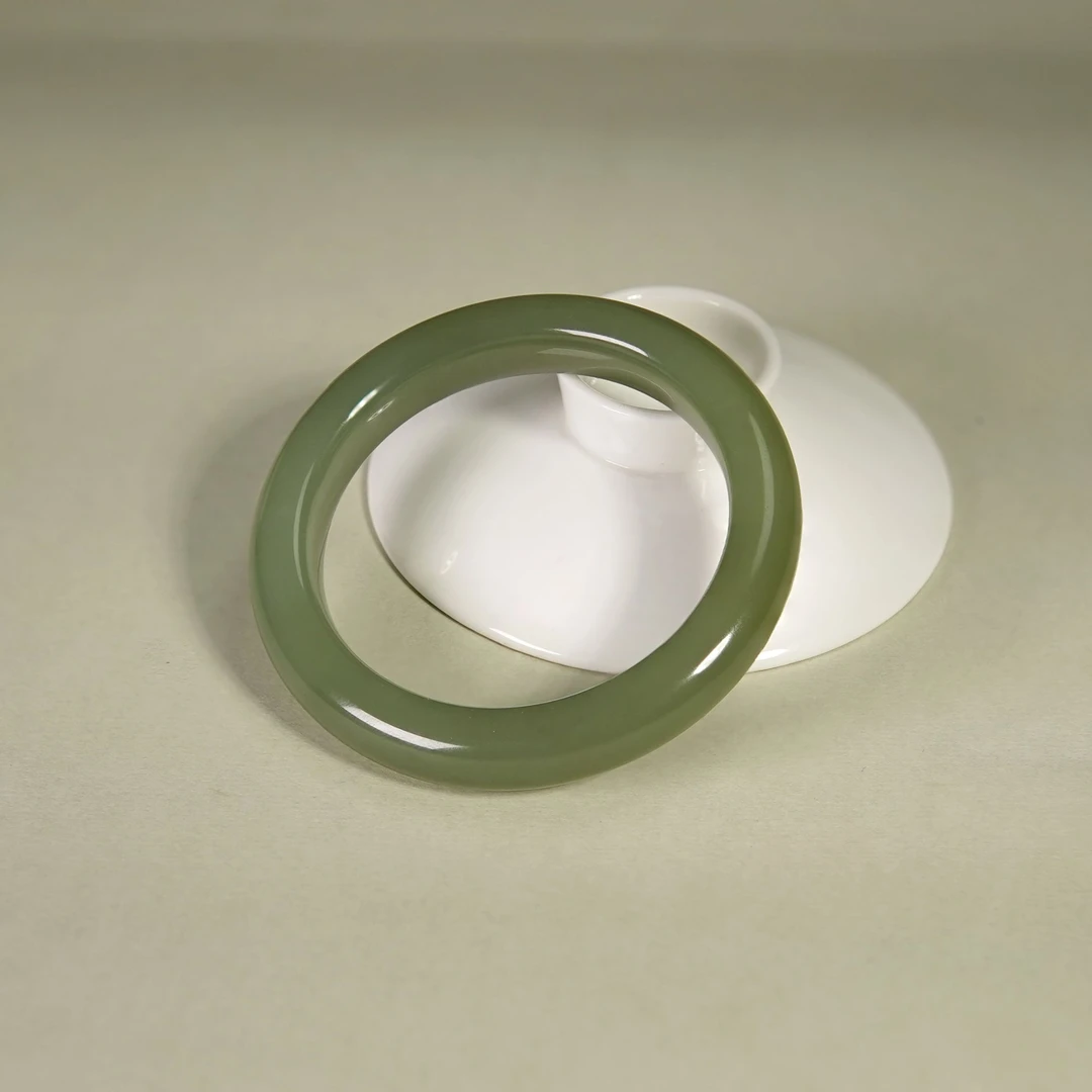 【苏禾二店】天然和田玉浅湖水手镯女士礼物 拍一发一多样性发货