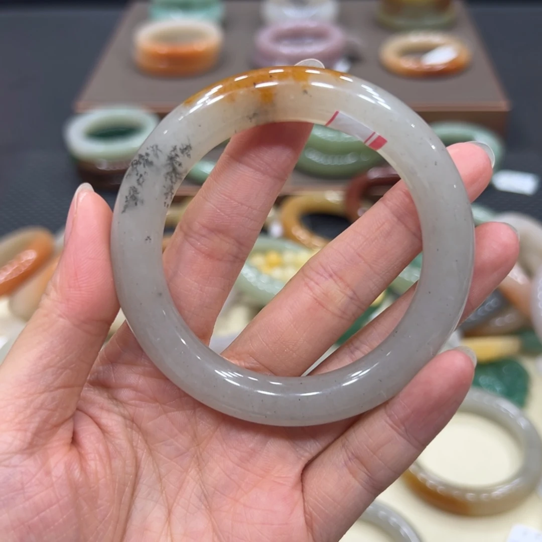 石英质玉手镯未镶嵌甜**蜜