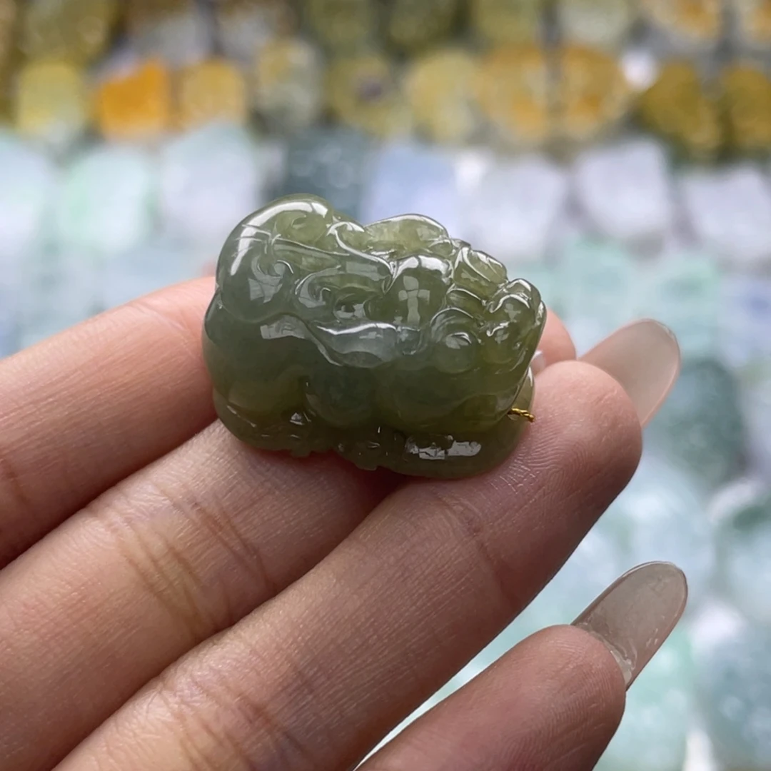 翡翠未镶嵌颈饰貔貅