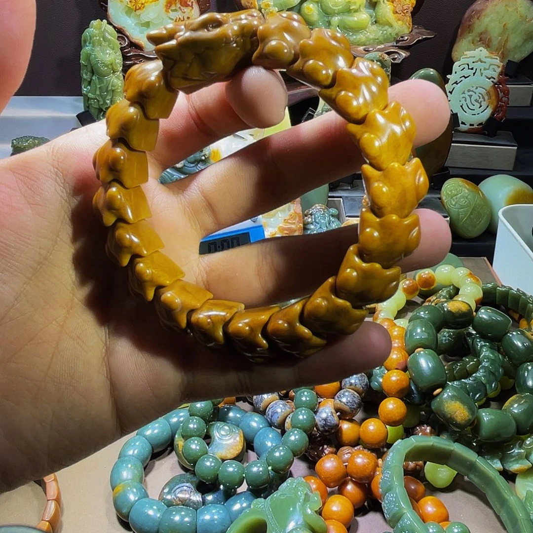 透闪石质玉未镶嵌珠宝奇石