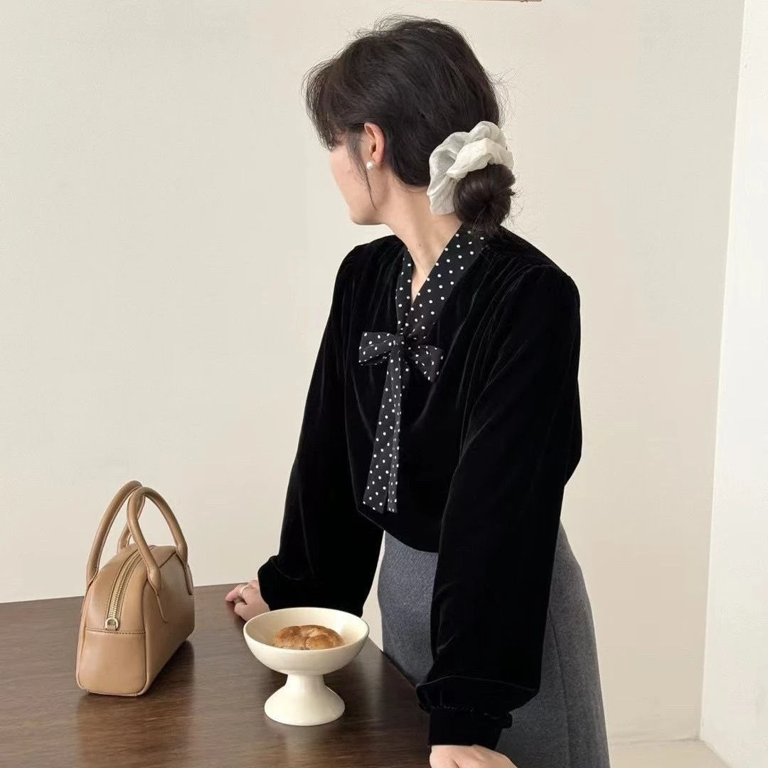 法式温柔风宽松波点飘带领长袖金丝绒衬衫女秋冬洋气V领小衫上衣