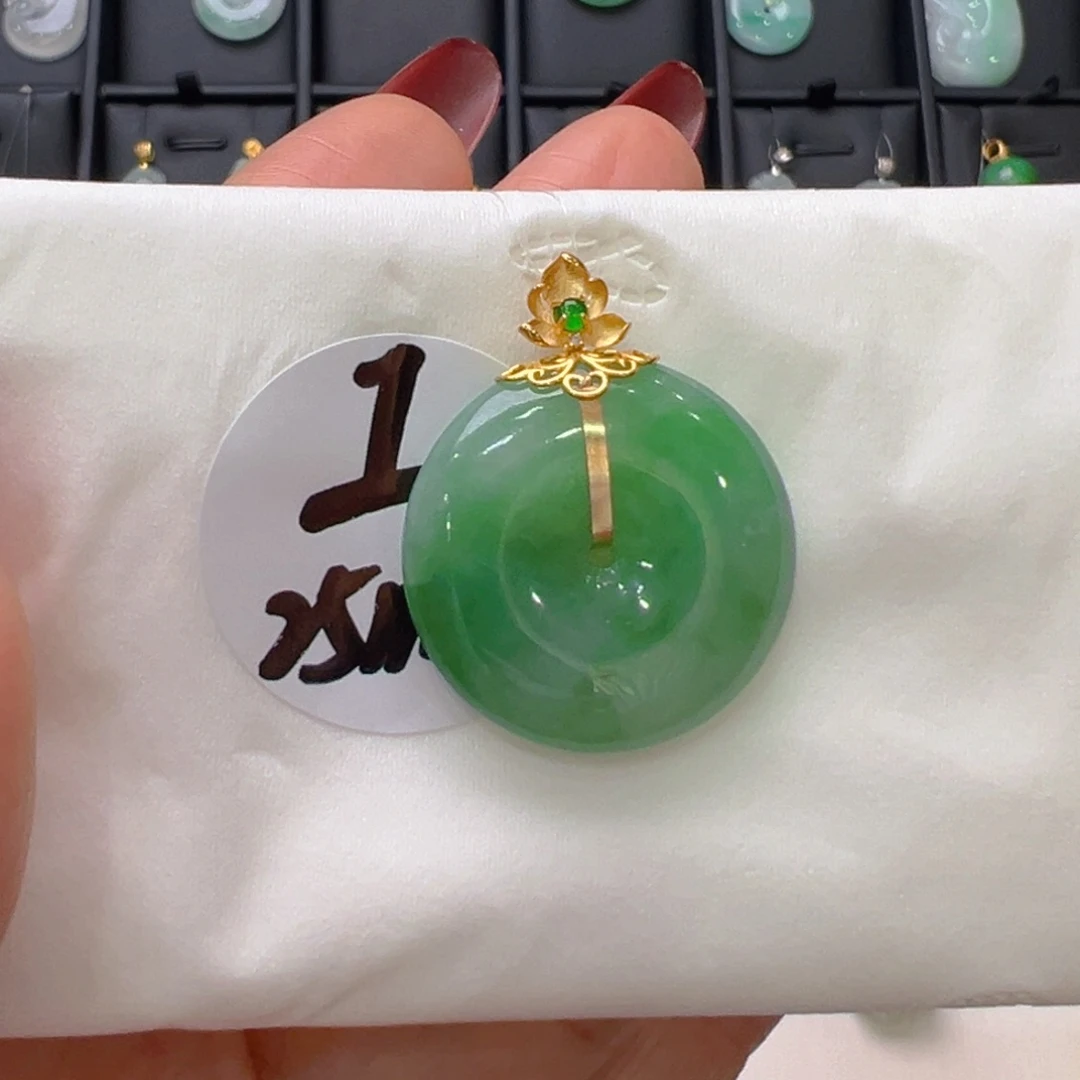 翡翠18K金镶嵌颈饰