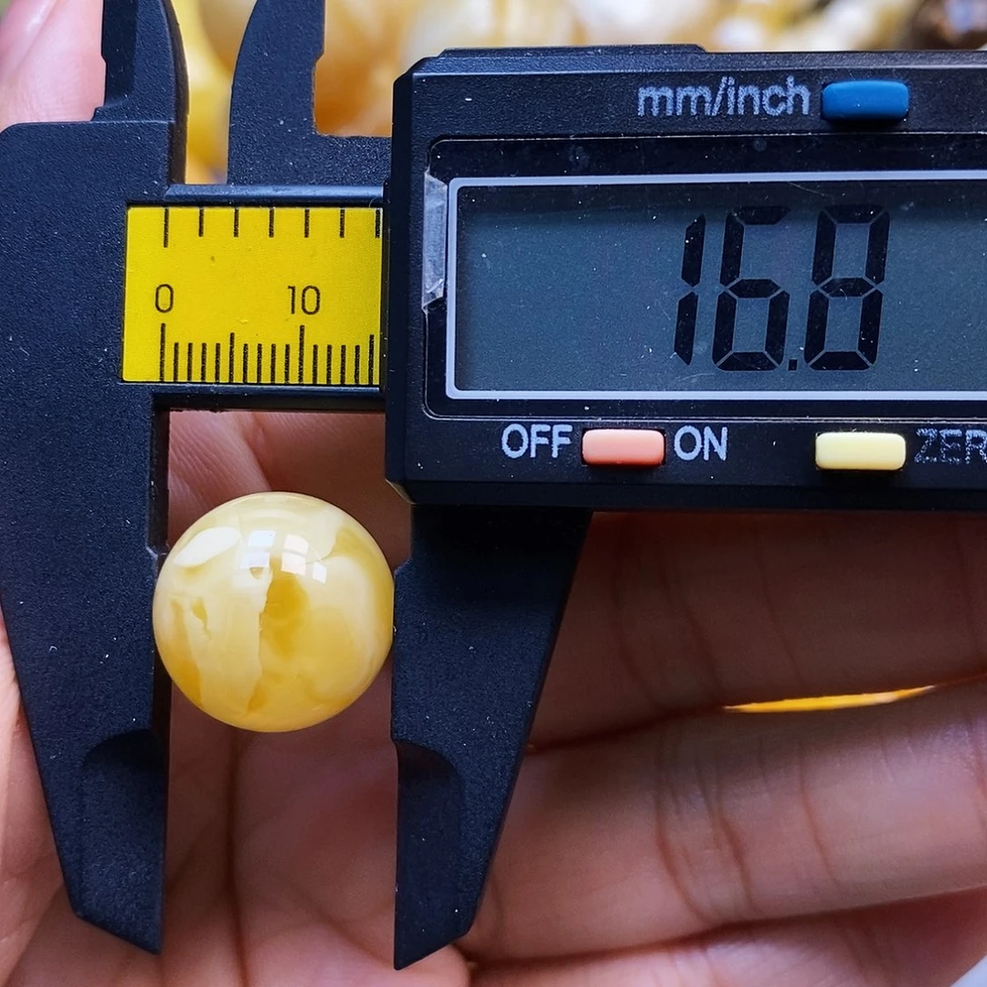 蜜蜡未镶嵌珠宝奇石