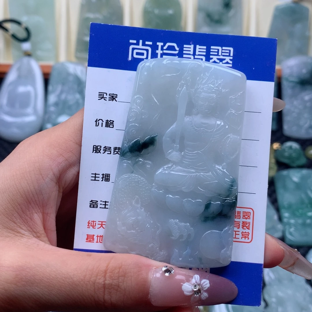 翡翠未镶嵌颈饰不动明王