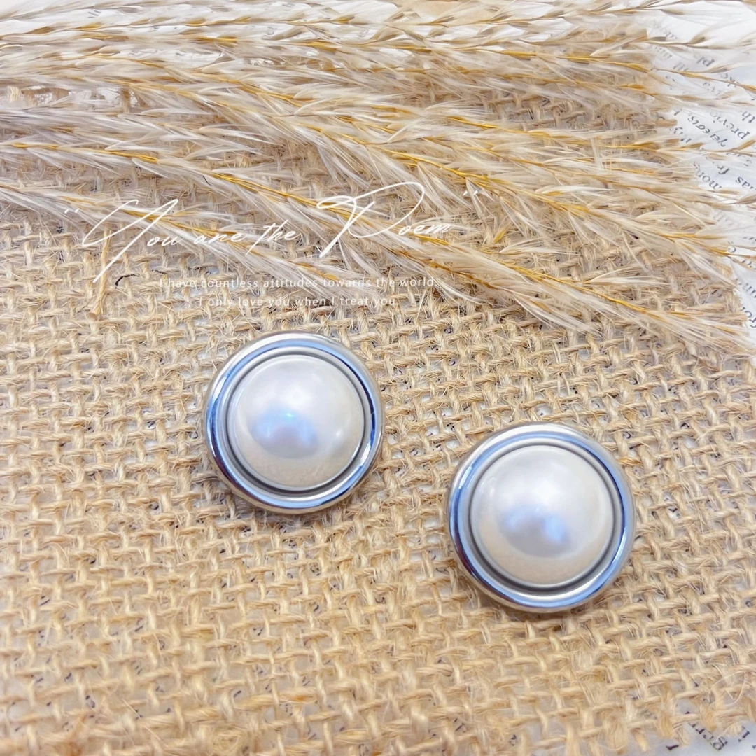 铜合金仿珍珠耳饰 简约法式耳钉圆银边女小香风简约设计高级耳环