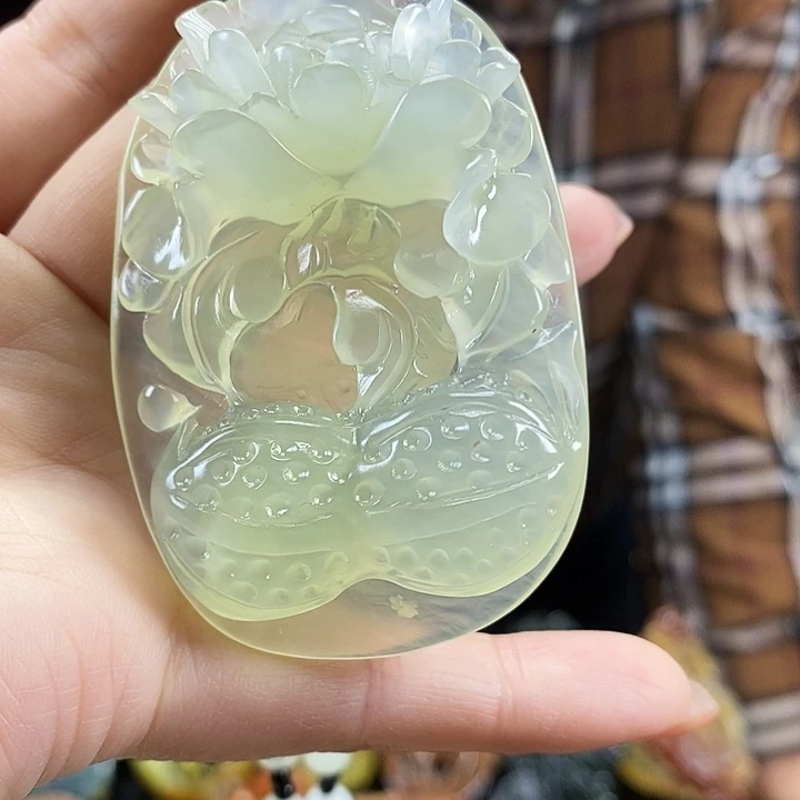 蛇纹石玉未镶嵌吊坠