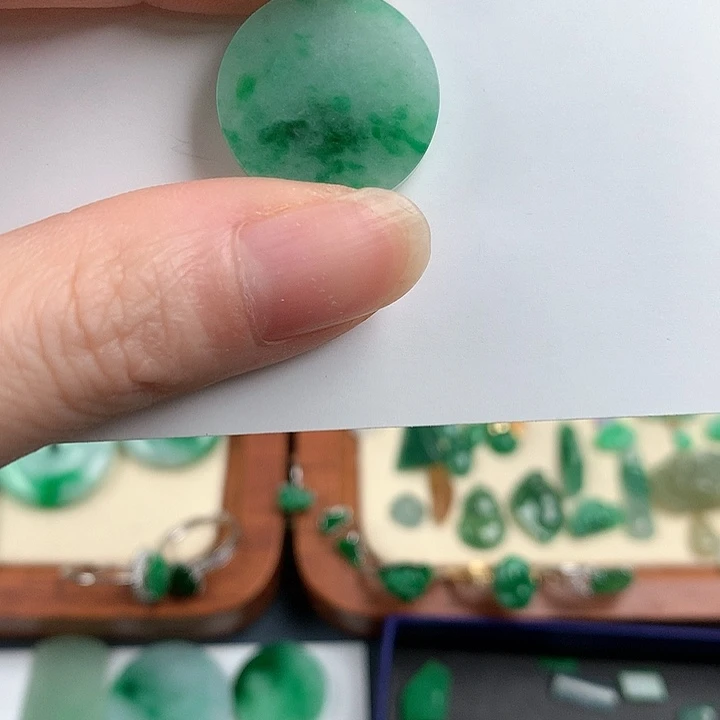 颈饰18K金镶嵌翡翠8633775689