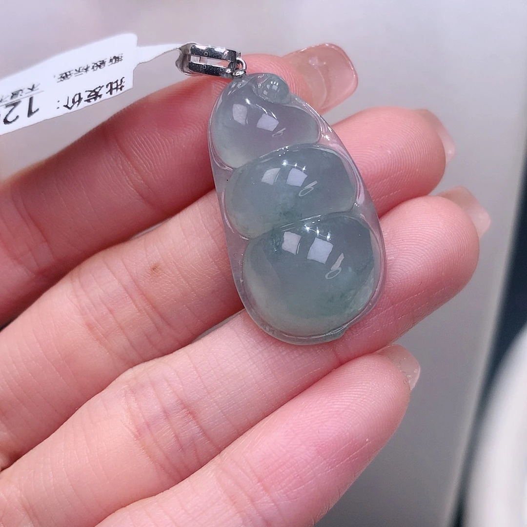 颈饰18K金镶嵌翡翠冰胶飘花福豆