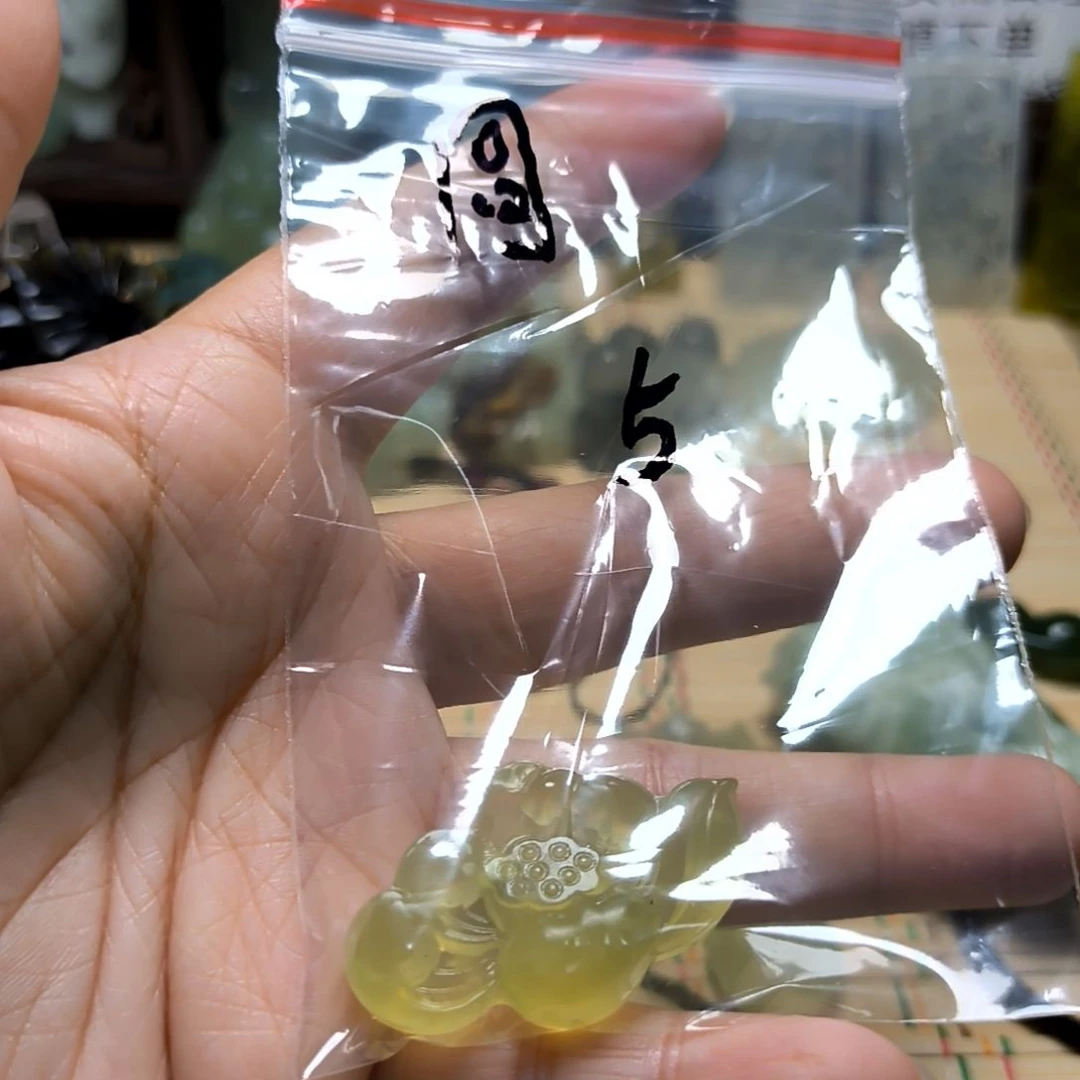 圆***梦蛇纹石玉未镶嵌颈饰