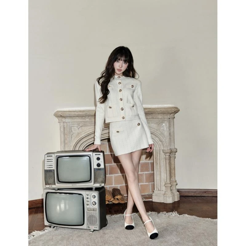 白色小香风针织套装高级感富家千金显瘦毛衣长袖上衣半身裙两件套