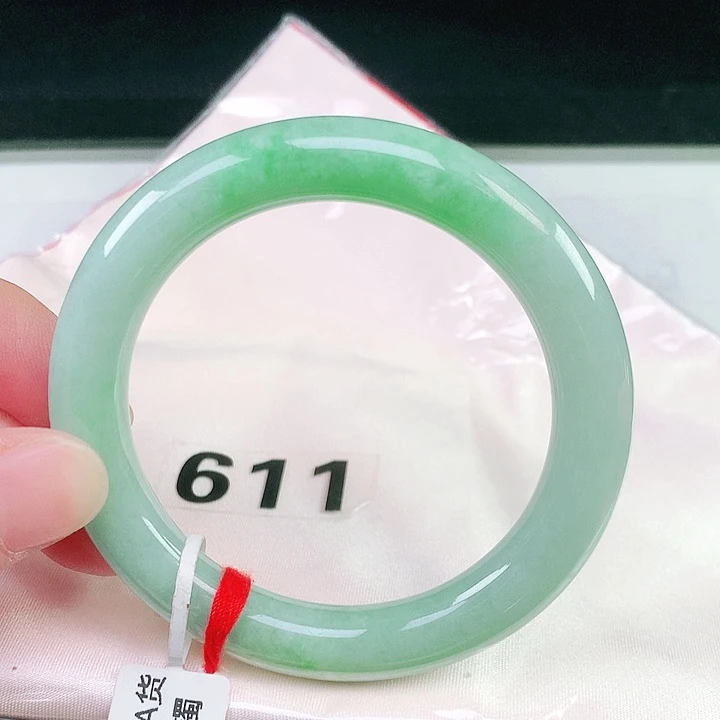 翡翠未镶嵌手镯（圆镯）611