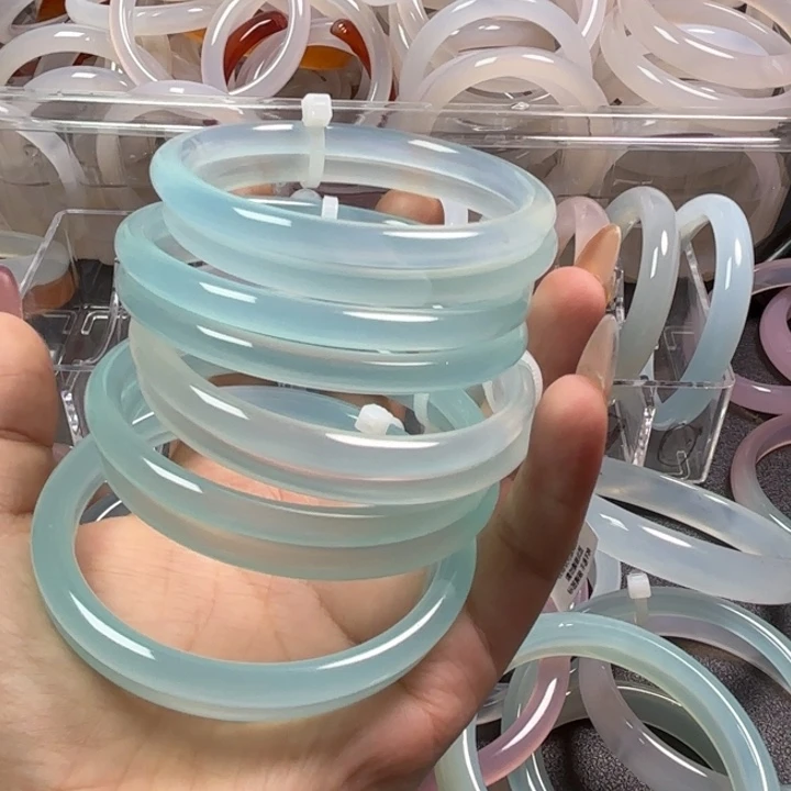 玛瑙/玉髓手镯未镶嵌B****。