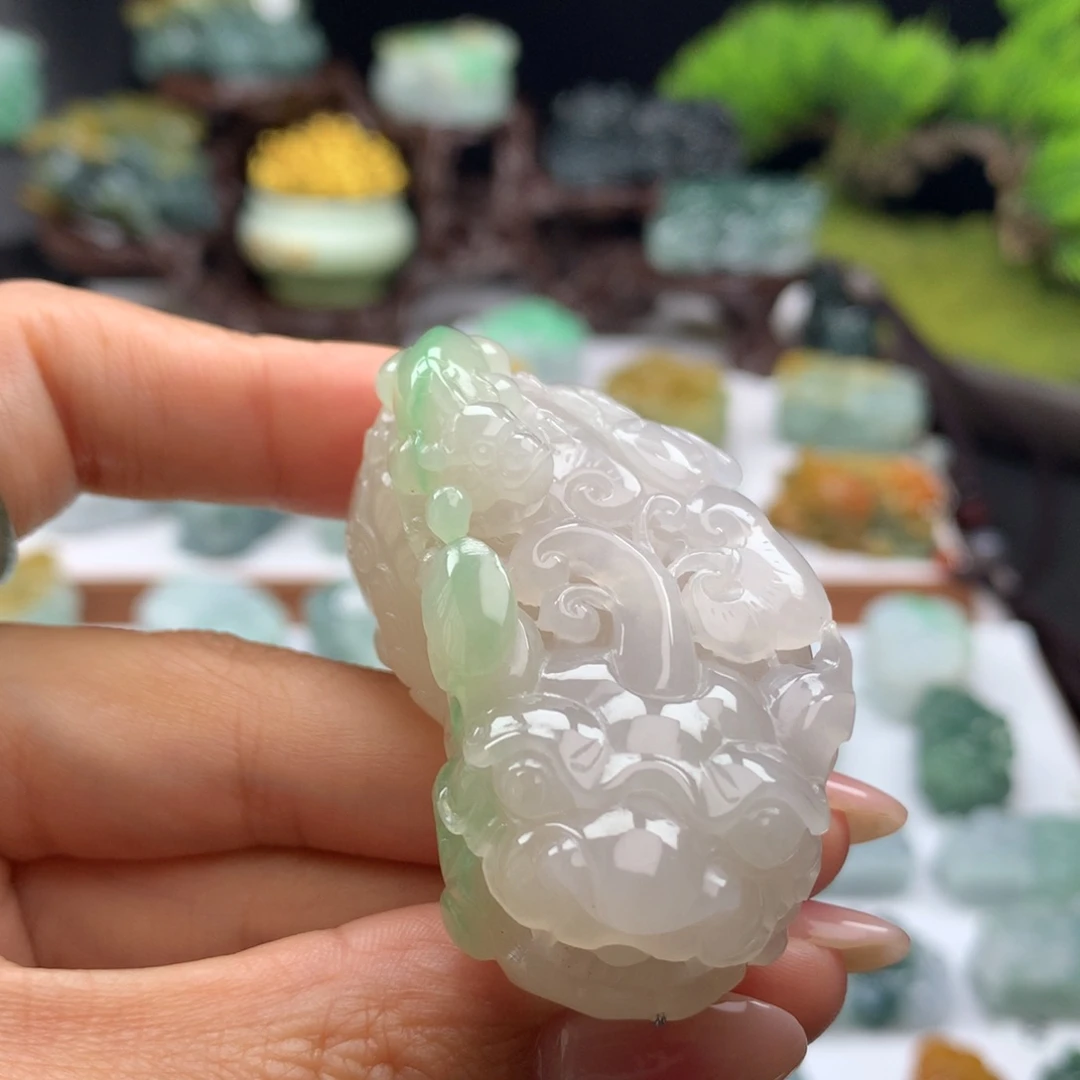 翡翠未镶嵌颈饰A39 冰果绿含珠子母貔貅