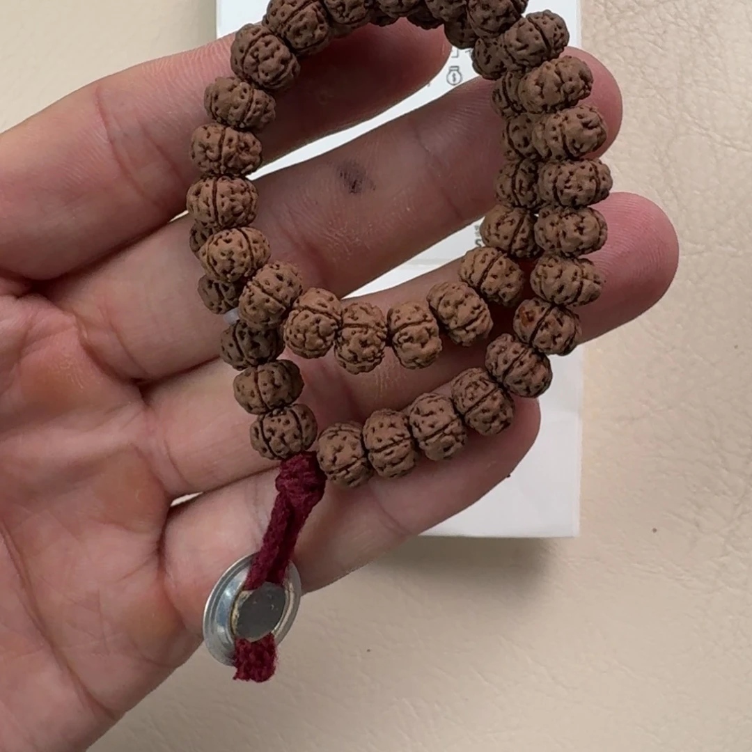 金刚菩提吊坠独系列8.6老树王手持毕业