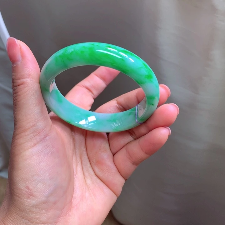 翡翠手镯未镶嵌天然