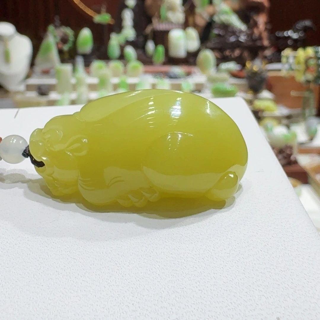 和田玉未镶嵌挂件鸡油黄貔貅