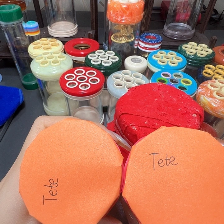 两个两皮炮筒蝈蝈