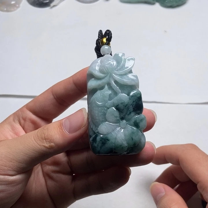 翡翠未镶嵌颈饰荷花鱼10