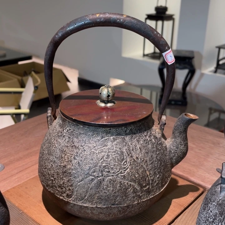 光玉堂金银镶嵌达摩纹饰壶有供箱