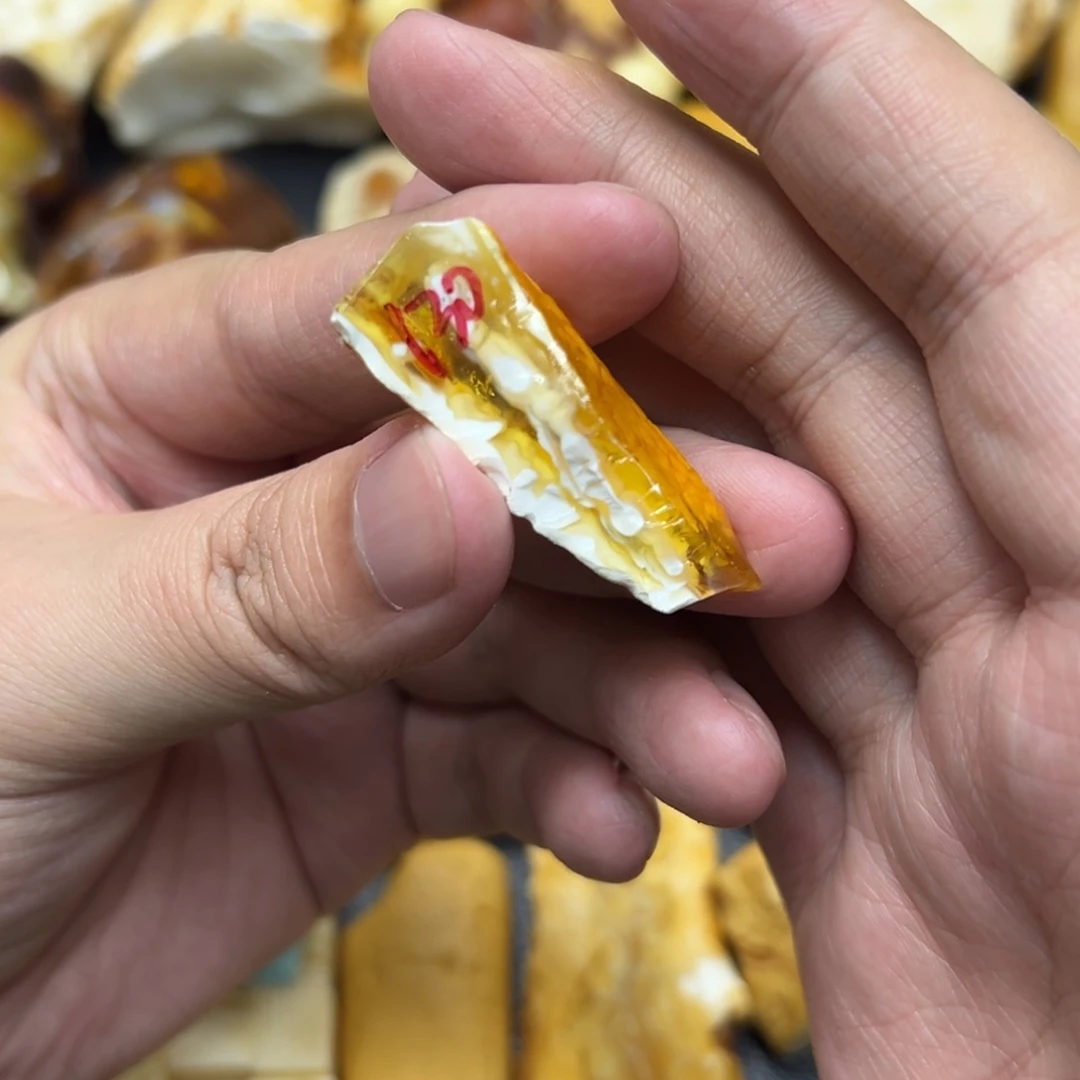 定制琥珀未镶嵌蜜蜡