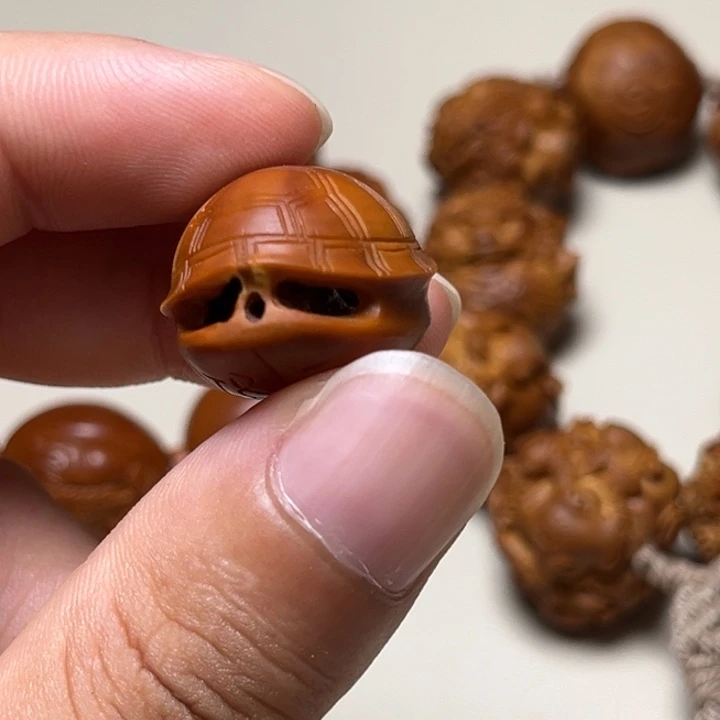 王***毛吊坠橄榄核富甲天下