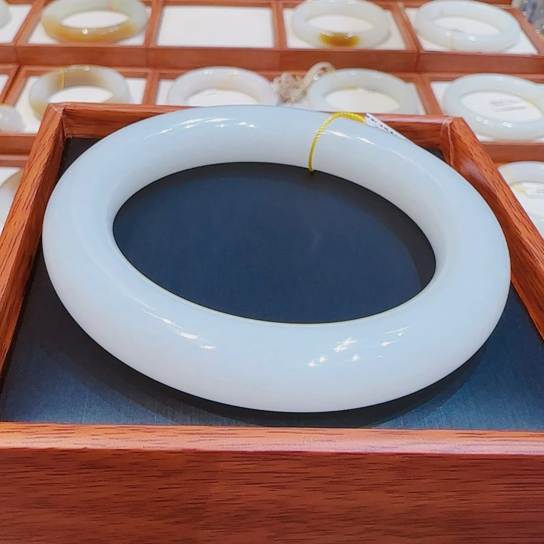 和田玉手镯未镶嵌羊脂白58