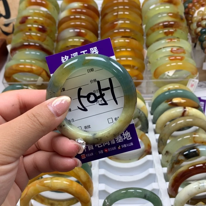 蛇纹石玉未镶嵌手镯了*