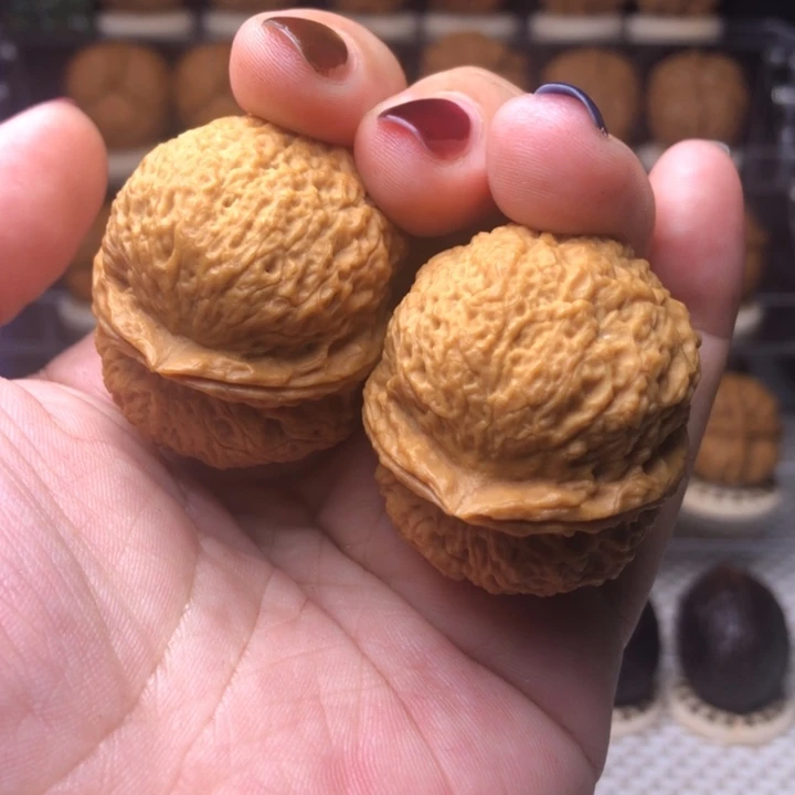 文玩核桃把件35鱼子纹绣球39尺