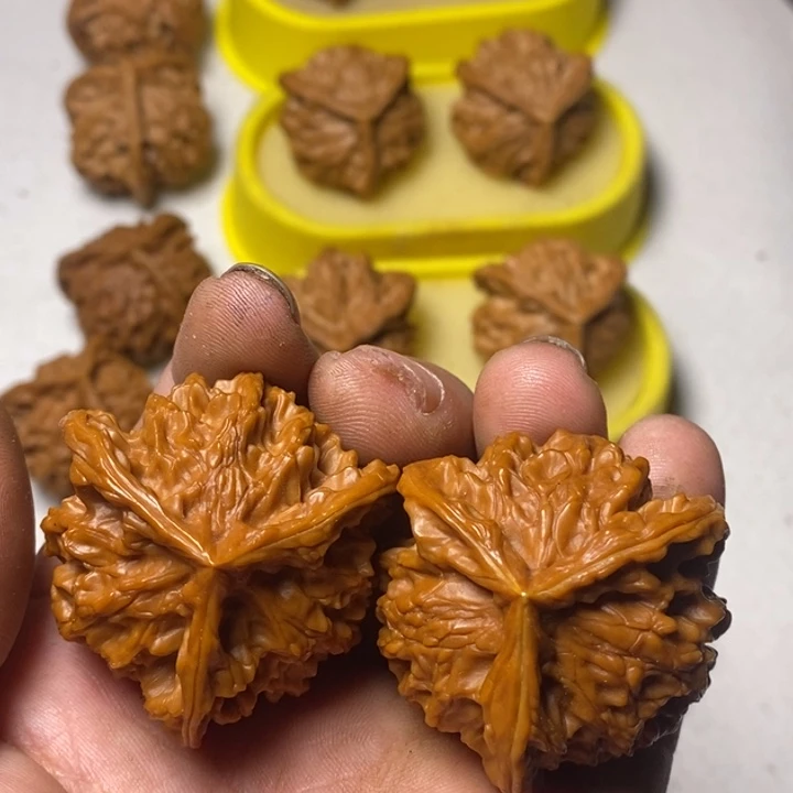 *****文玩核桃把件盘山三棱微修打底