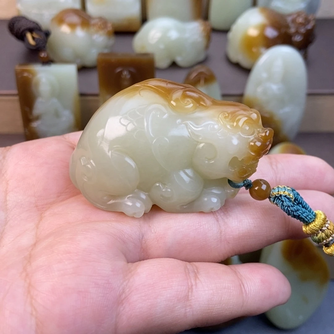 颈饰未镶嵌和田玉（糖玉）