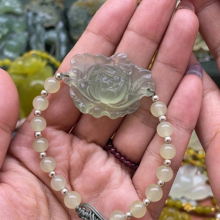 蛇纹石玉未镶嵌颈饰