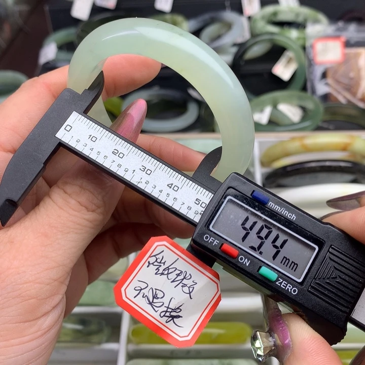 蛇纹石玉手镯未镶嵌683