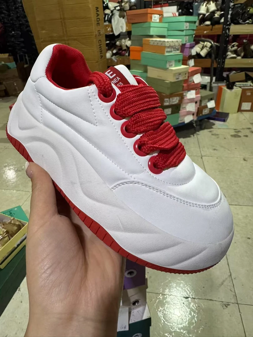 3826  新款百搭休闲软底板鞋