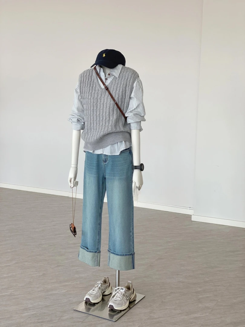 【春日街灯】时尚气质韩系灰色针织马甲条纹衬衫蓝色牛仔裤休闲套装