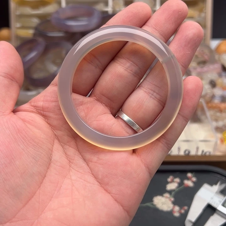 玛瑙/玉髓未镶嵌手镯55.6圈口出单号运费10米不退