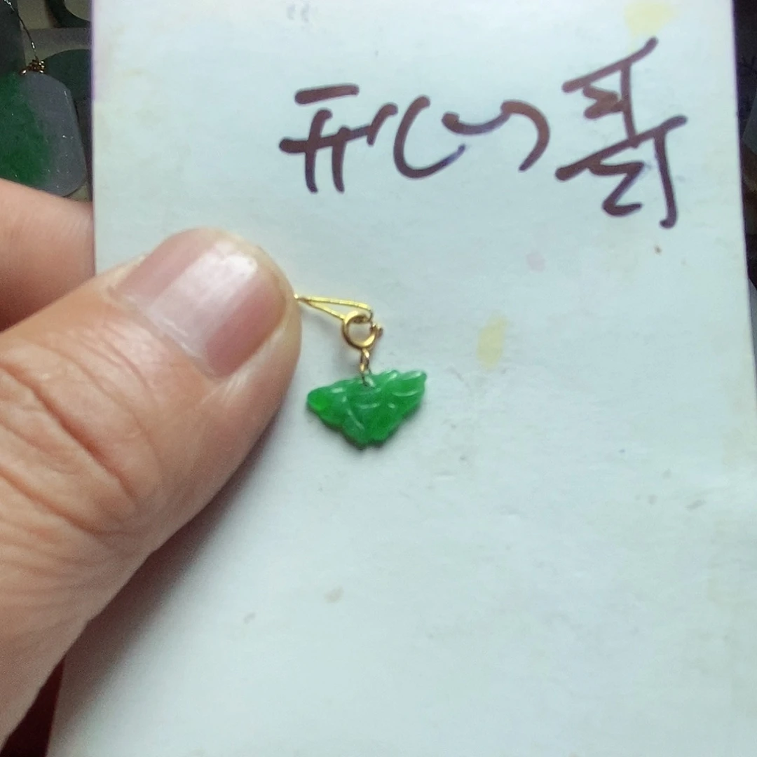 翡翠未镶嵌颈饰翡