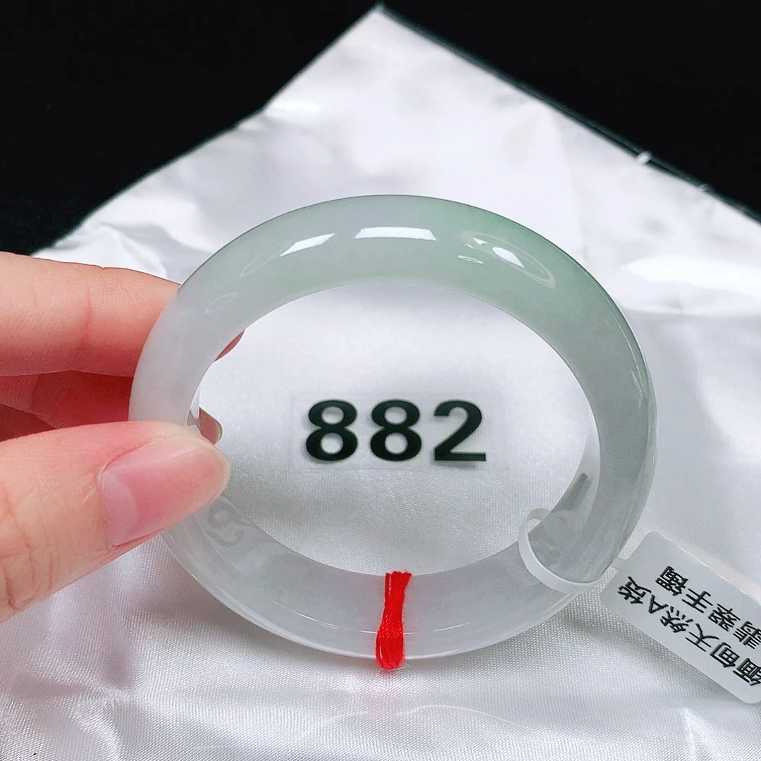 翡翠手镯未镶嵌翡翠手镯未镶嵌