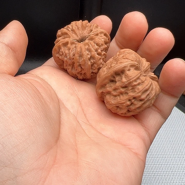 文玩核桃把件凹底