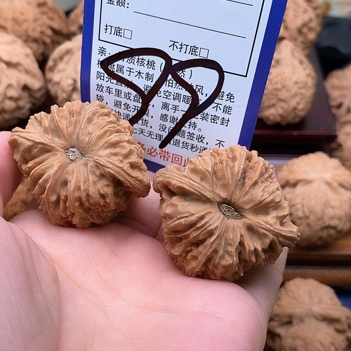 村***夜吊坠桃核南疆石狮子头42