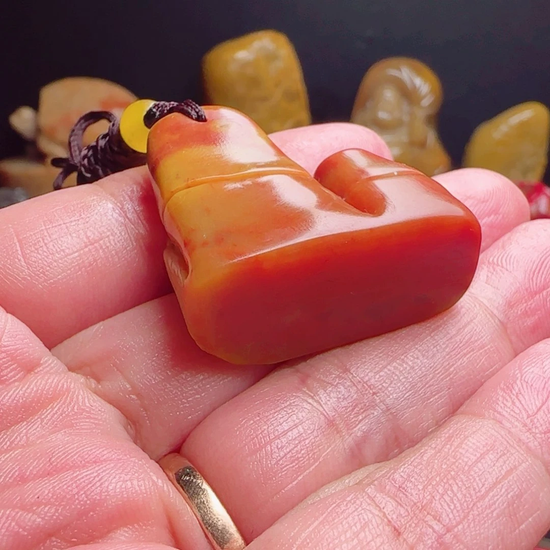 田黄石红田竹节章