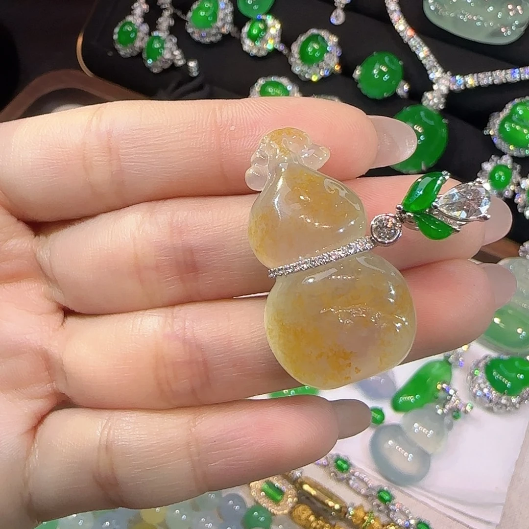 翡翠18K金镶嵌戒指