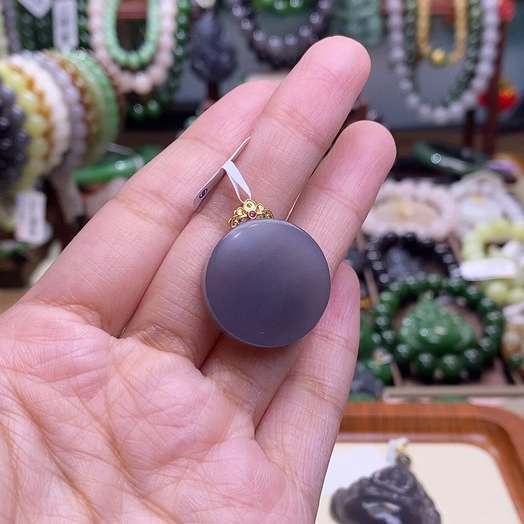 和田玉福利补贴浓烟紫圆牌金镶未镶嵌