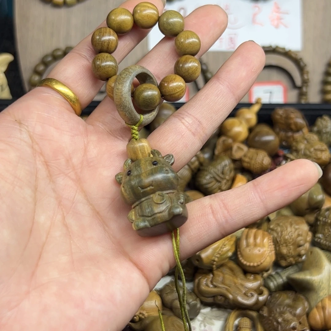 手***，维腊木（绿檀）无事牌
