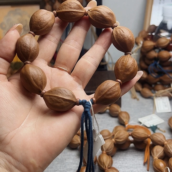 W***C橄榄核手串梅林铁核2130